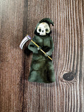Grimm  | Wooden Needle Minder